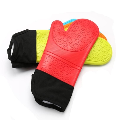 Einzelne langärmlige Silikon-Handhandschuh-voller Schutz isoliert