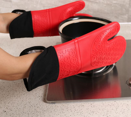 Einzelne langärmlige Silikon-Handhandschuh-voller Schutz isoliert