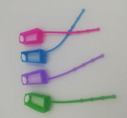 Schnelle Verschiffen-Handdesinfizierer-Flasche mit Silikon-Halter kundenspezifischer Pantone-Farbe